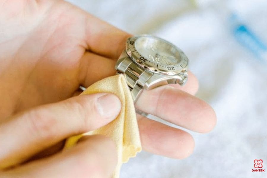 Đồng hồ bị hấp hơi nước